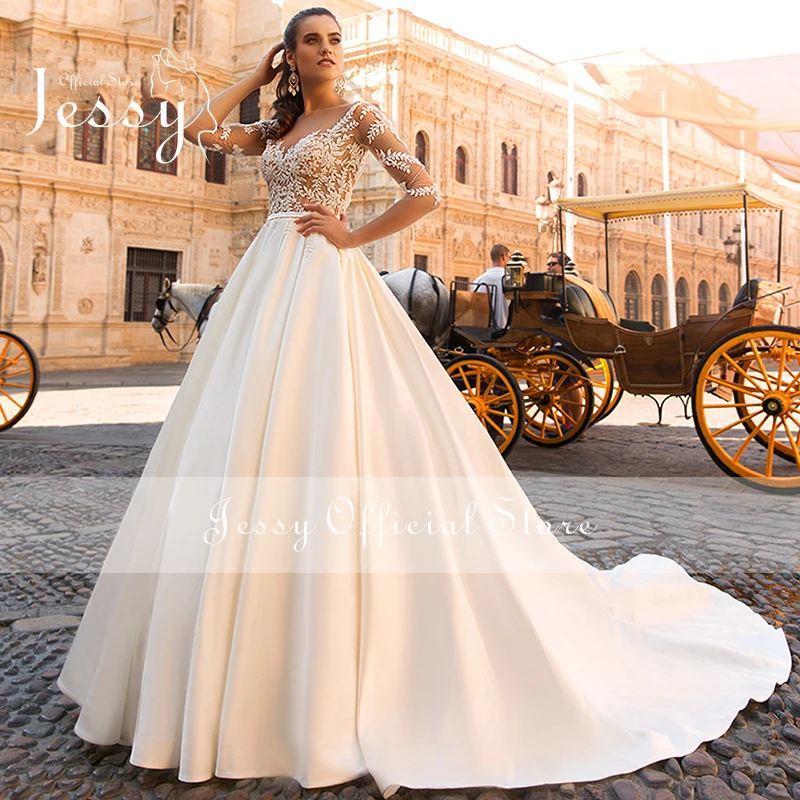 Luxury Vintage Wedding Dress Matte Satin With Embroidery A-line Ball Gown O-neck Three Quarter Bride Button Vestido De Novia
Luxury Vintage Wedding Dress Matte Satin With Embroidery A-line Ball Gown O-neck Three Quarter Bride Button Vestido De Novia