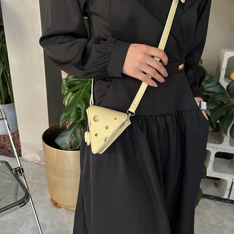 New Creative Hole Cheese Shape Crossbody Bag for Women Cute Mini Shoulder Bag Funny Triangle Headphone Small Purses
New Creative Hole Cheese Shape Crossbody Bag for Women Cute Mini Shoulder Bag Funny Triangle Headphone Small Purses