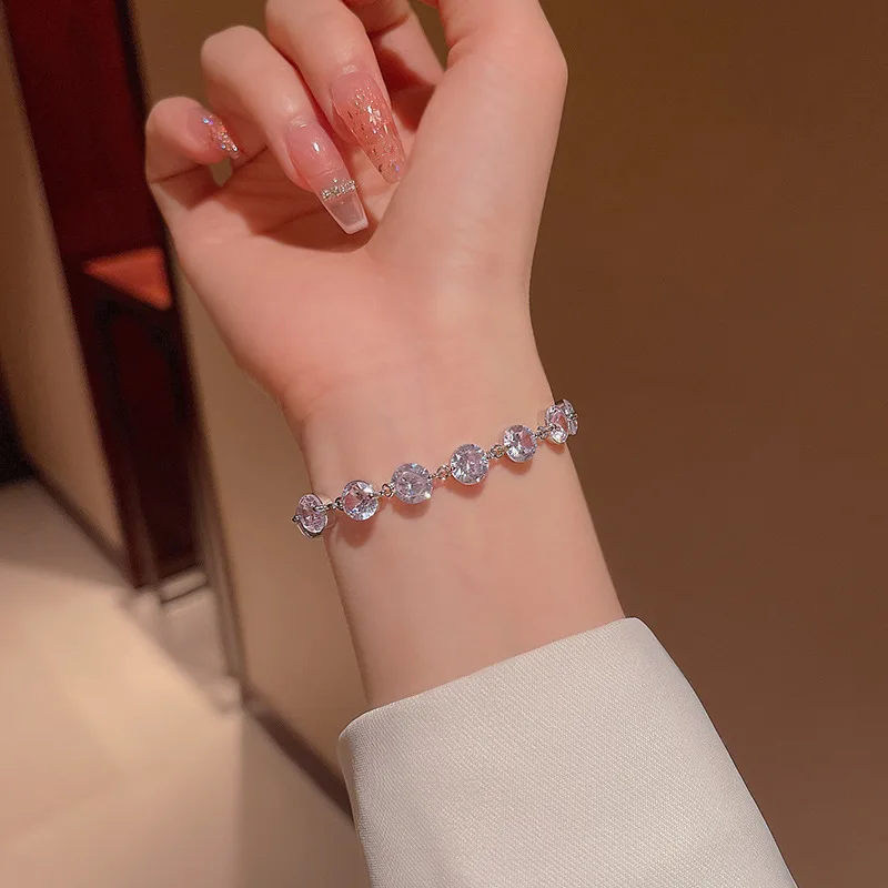 Light Luxury Niche Crystal Zircon Bracelet Ladies Pull-out Adjustable Exquisite Super Flash Bracelet 2022 New Korean Version
Light Luxury Niche Crystal Zircon Bracelet Ladies Pull-out Adjustable Exquisite Super Flash Bracelet 2022 New Korean Version