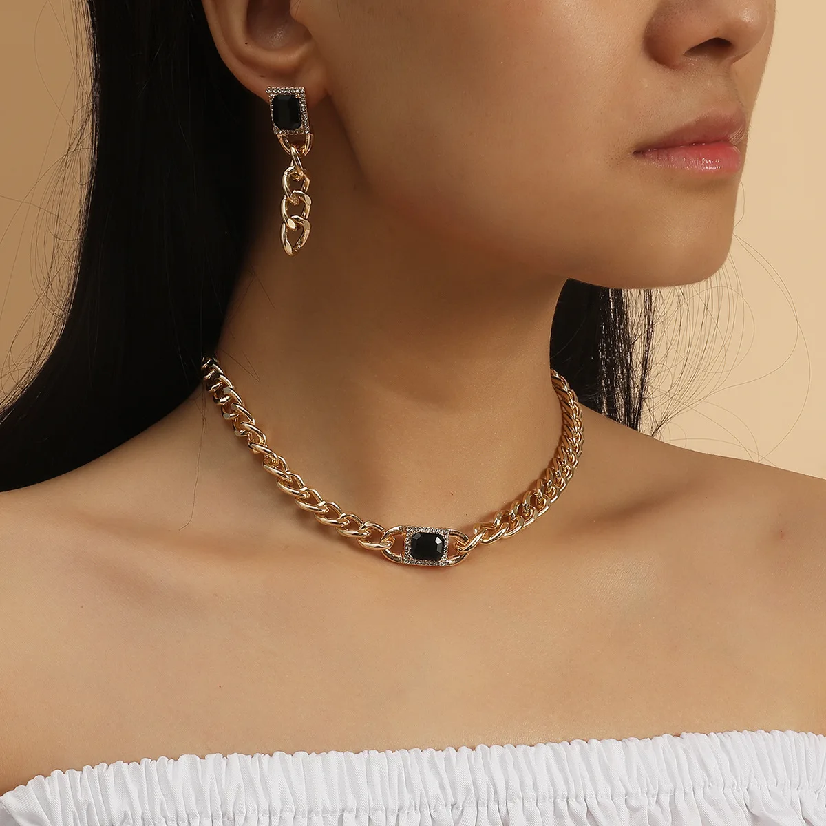 2-Piece European And American Thick Chain Necklace Earrings Set Hip-Hop Punk Metal Short Clavicle Chain Accessories Women
2-Piece European And American Thick Chain Necklace Earrings Set Hip-Hop Punk Metal Short Clavicle Chain Accessories Women