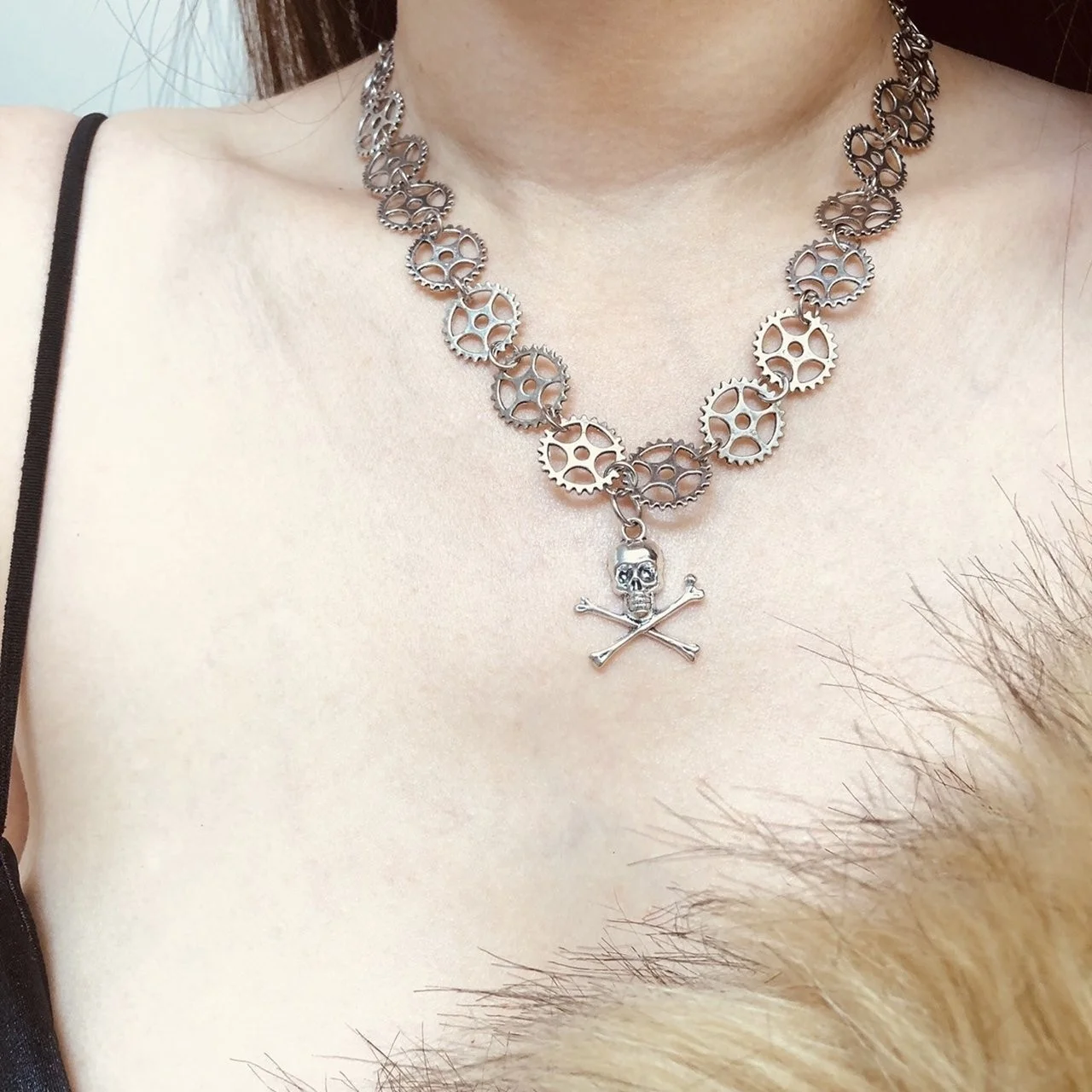 Harajuku collar bone chain retro short chain neck chain simple street personality gear chain skeleton pendant necklace
Harajuku collar bone chain retro short chain neck chain simple street personality gear chain skeleton pendant necklace