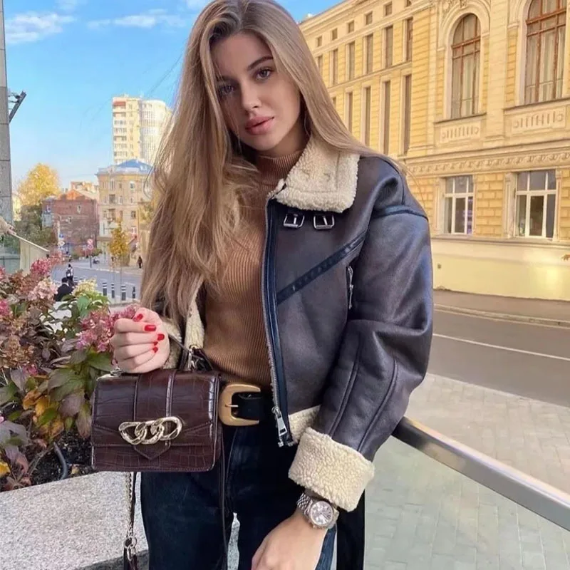Leosoxs 2022 Женская модная Толстая теплая куртка из искусственной овчины, пальто, винтажная женская верхняя одежда с длинным рукавом и поясом, ш...
Leosoxs 2022 Женская модная Толстая теплая куртка из искусственной овчины, пальто, винтажная женская верхняя одежда с длинным рукавом и поясом, ш...