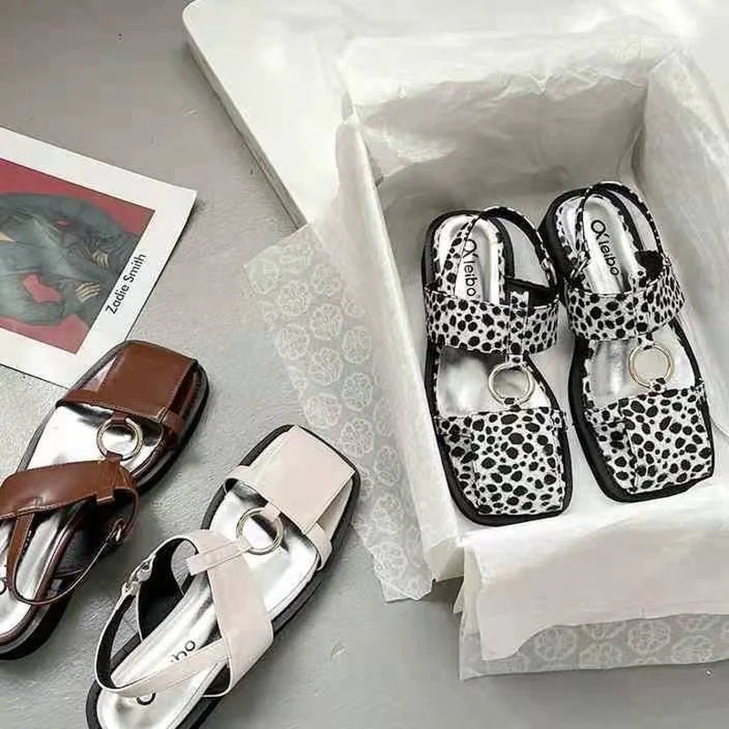 Sandals Low-heeled Buckle Shoelaces Lace-up Women's All-match Polka Dot Color Low-heeled Comfortable Retro Fashion Women's Shoes
Sandals Low-heeled Buckle Shoelaces Lace-up Women's All-match Polka Dot Color Low-heeled Comfortable Retro Fashion Women's Shoes