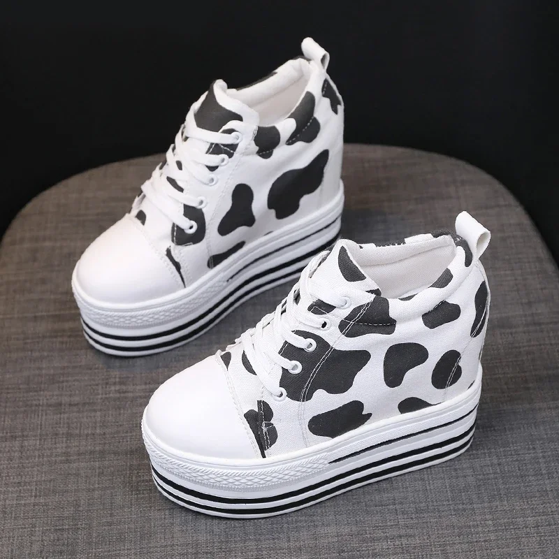 Женские высокие холщовые кроссовки, дышащие, повседневная обувь на толстой подошве, увеличивают рост, белые, 2023
Женские высокие холщовые кроссовки, дышащие, повседневная обувь на толстой подошве, увеличивают рост, белые, 2023