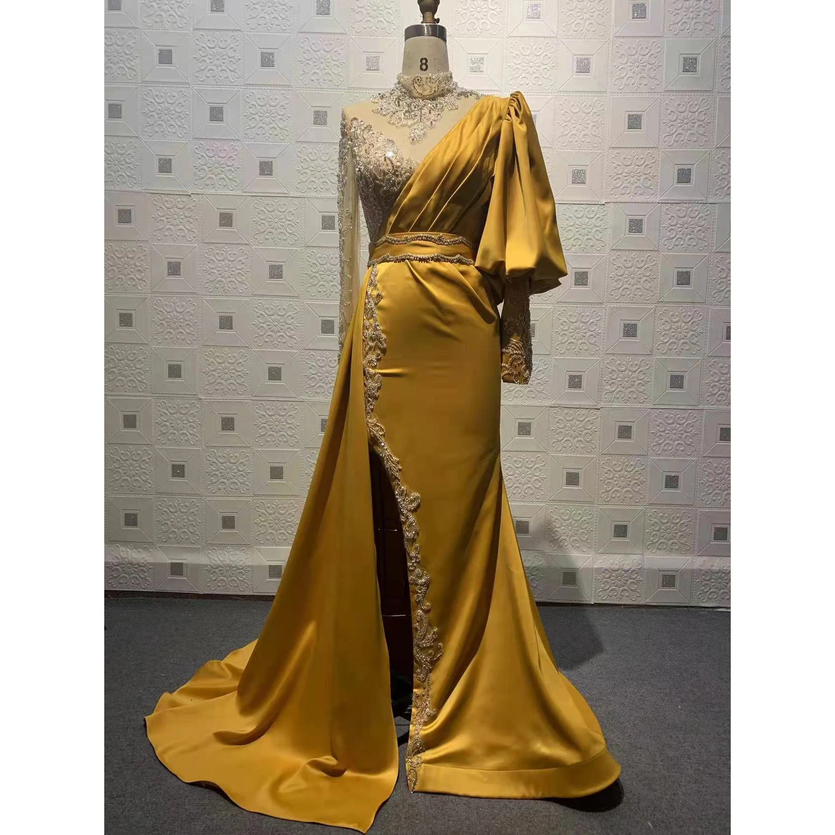 Long Sleeve Beaded Gold Evening Dresses Mermaid Satin High Neck Split Prom Dresses Robes de soirée Party Dresses فساتين السهرة
Long Sleeve Beaded Gold Evening Dresses Mermaid Satin High Neck Split Prom Dresses Robes de soirée Party Dresses فساتين السهرة