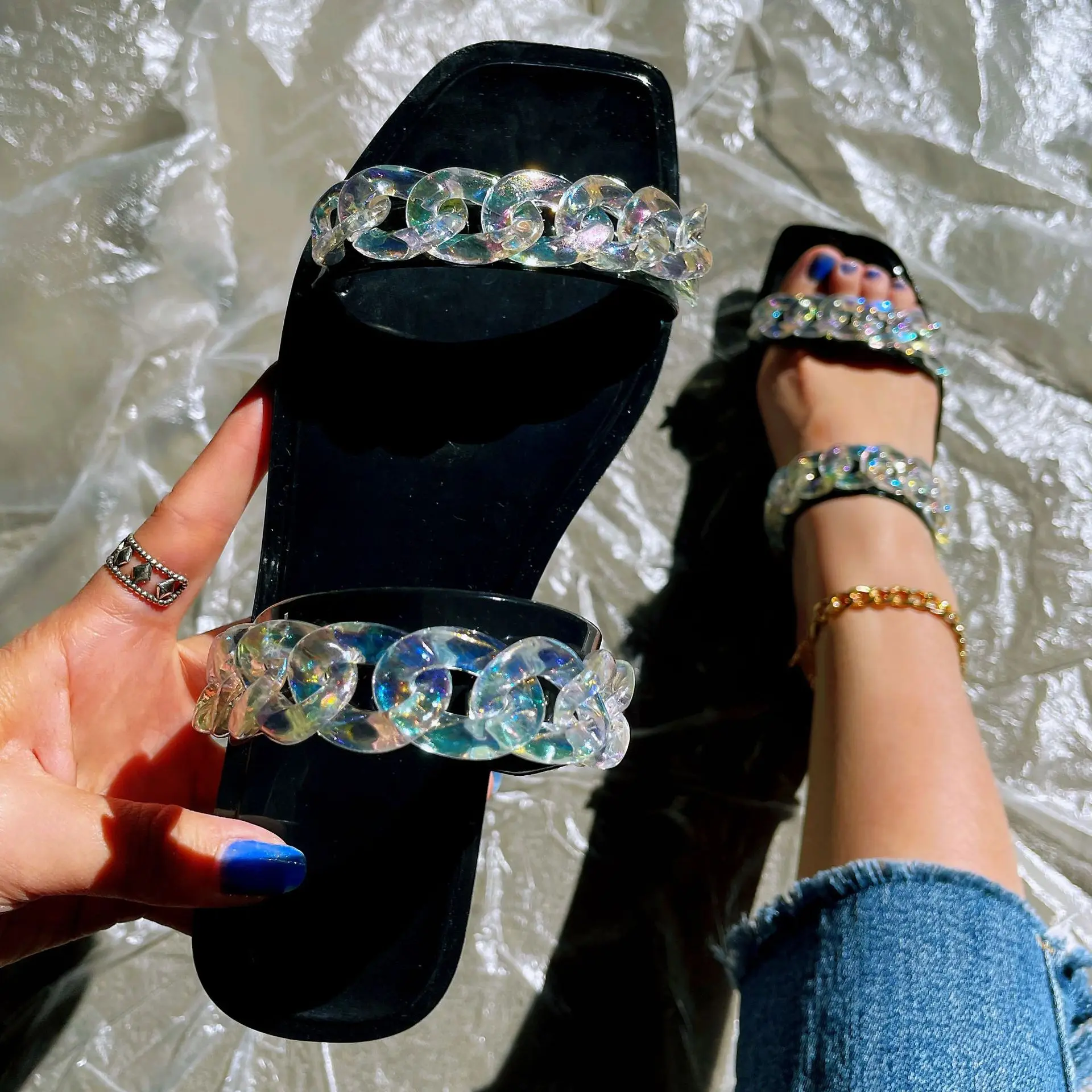 Concise Chain Designer Brand Women Sandals Outdoor Beach Flat Non-slip Woman Slides Fashion Slippers Summer Female Shoes 2022
Concise Chain Designer Brand Women Sandals Outdoor Beach Flat Non-slip Woman Slides Fashion Slippers Summer Female Shoes 2022