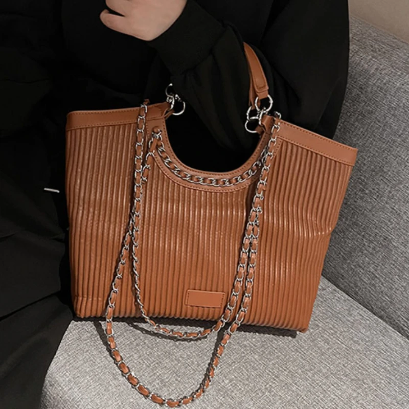 Брендовая Сумка-тоут, сумки на цепочке, сумка через плечо из искусственной кожи 2022, зима и осень, женские роскошные кошельки с ручкой для вечерние, клатчи
Брендовая Сумка-тоут, сумки на цепочке, сумка через плечо из искусственной кожи 2022, зима и осень, женские роскошные кошельки с ручкой для вечерние, клатчи