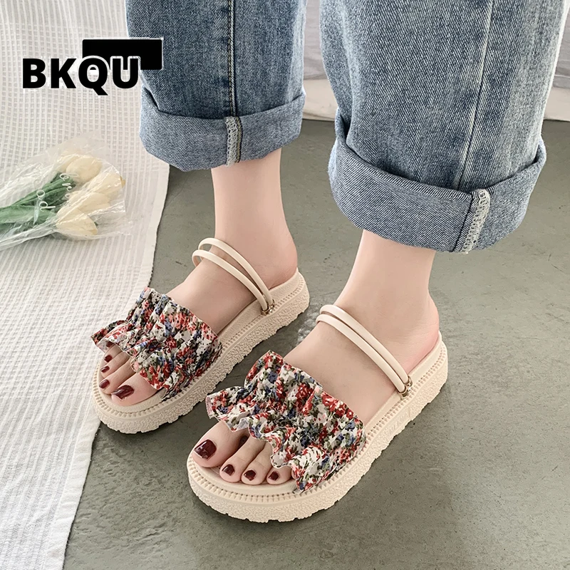 BKQU Flat Shoes Female Slippers Casual Slides Platform Slipers Women Lady Luxury 2022 Girl Beach summer slipper sandals
BKQU Flat Shoes Female Slippers Casual Slides Platform Slipers Women Lady Luxury 2022 Girl Beach summer slipper sandals