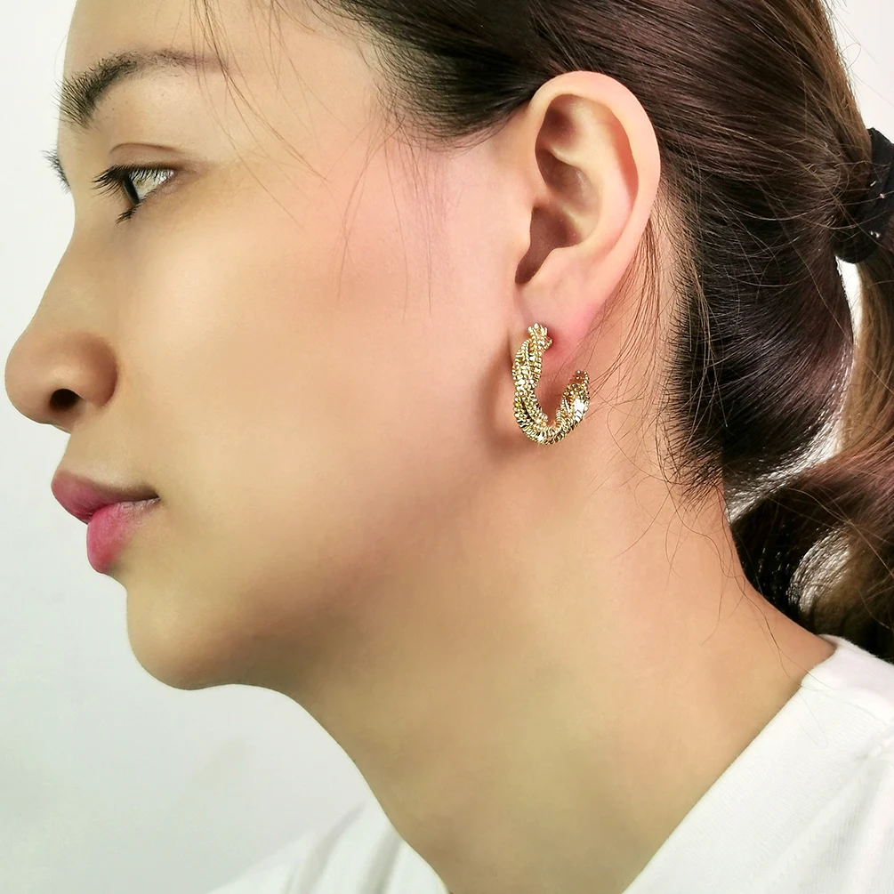 KDLUN Minimalism Metal Twisted Mini Hoop Earrings Temperament Circle C Shape Alloy Earrings Gold Color Fashion Jewelry 2023 New
KDLUN Minimalism Metal Twisted Mini Hoop Earrings Temperament Circle C Shape Alloy Earrings Gold Color Fashion Jewelry 2023 New