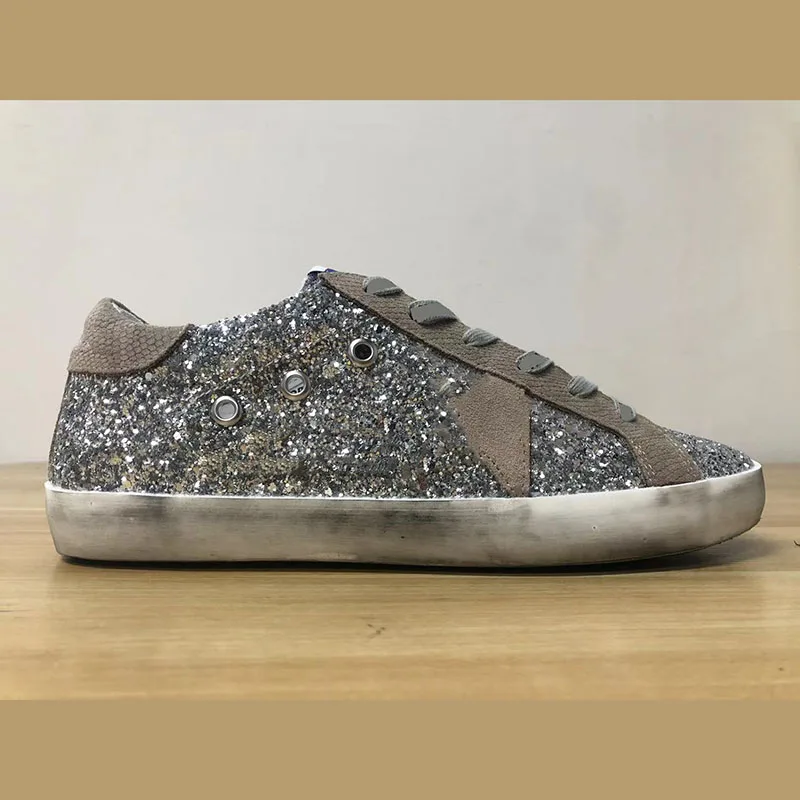 Четыре сезона, новые кожаные туфли в стиле ретро с блестками, индивидуальные небольшие грязные туфли, модная спортивная повседневная неско...
Четыре сезона, новые кожаные туфли в стиле ретро с блестками, индивидуальные небольшие грязные туфли, модная спортивная повседневная неско...