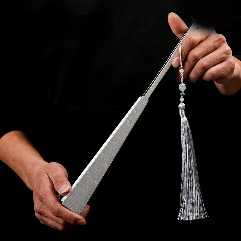 Aluminum alloy kung fu fan Chinese style 10 inch classical men's iron fan gift folding fan 
Aluminum alloy kung fu fan Chinese style 10 inch classical men's iron fan gift folding fan