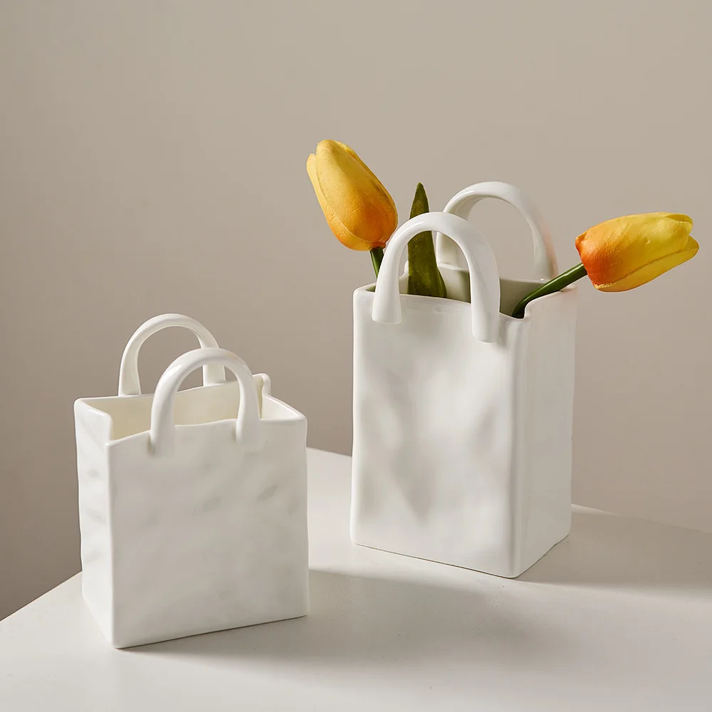 Nordic Bag Shaped Ceramic Flower Vase Modern Decorative White Vase Home Decoration Dried Flower Arrangement Tabletop Decor
Nordic Bag Shaped Ceramic Flower Vase Modern Decorative White Vase Home Decoration Dried Flower Arrangement Tabletop Decor