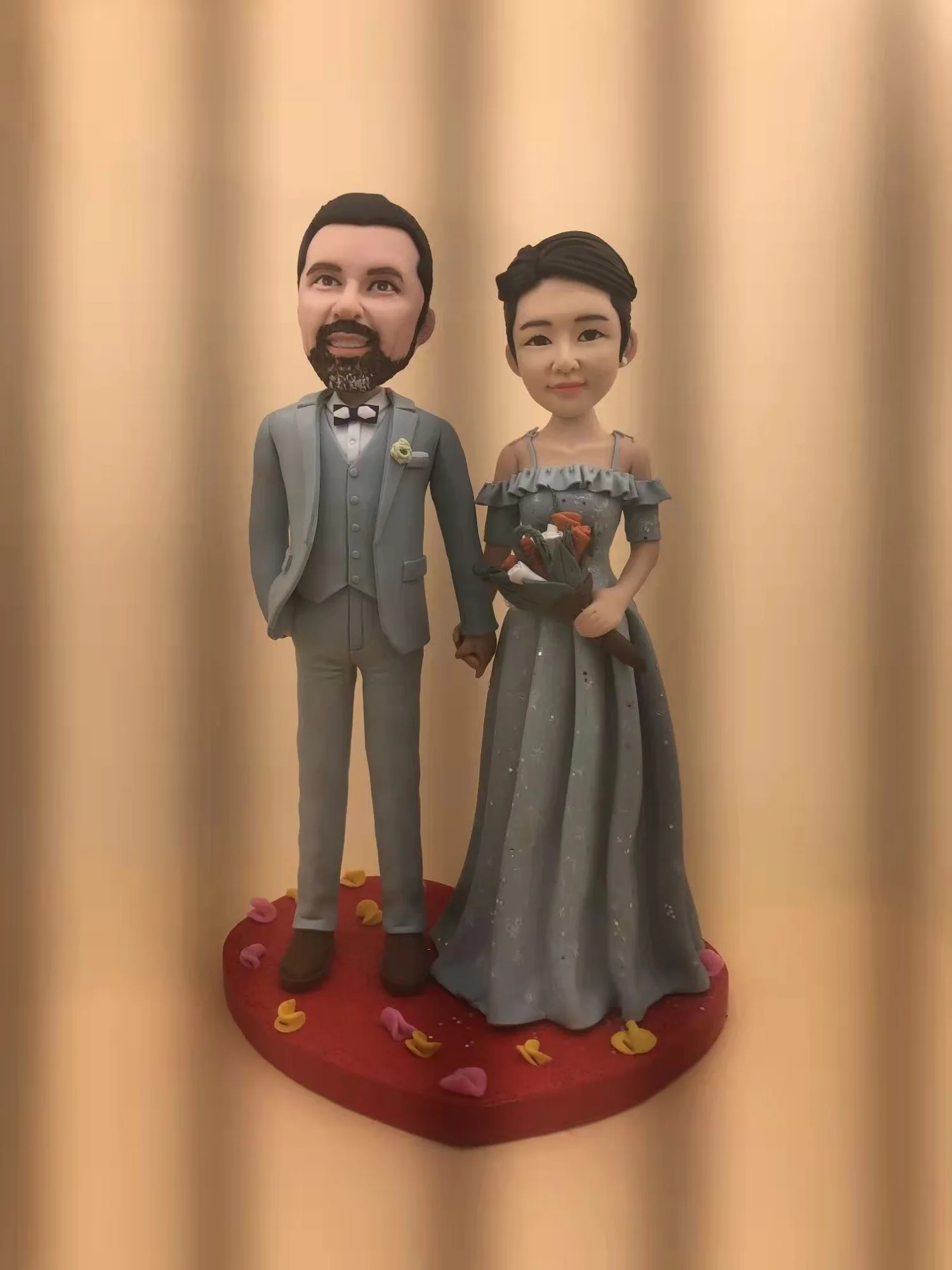 Fantasy Personalized 18cm Figures Hand Made Shaking Head Custom Couple Wedding Cake Doll Boy Birthday Valentine Christmas Gift
Fantasy Personalized 18cm Figures Hand Made Shaking Head Custom Couple Wedding Cake Doll Boy Birthday Valentine Christmas Gift