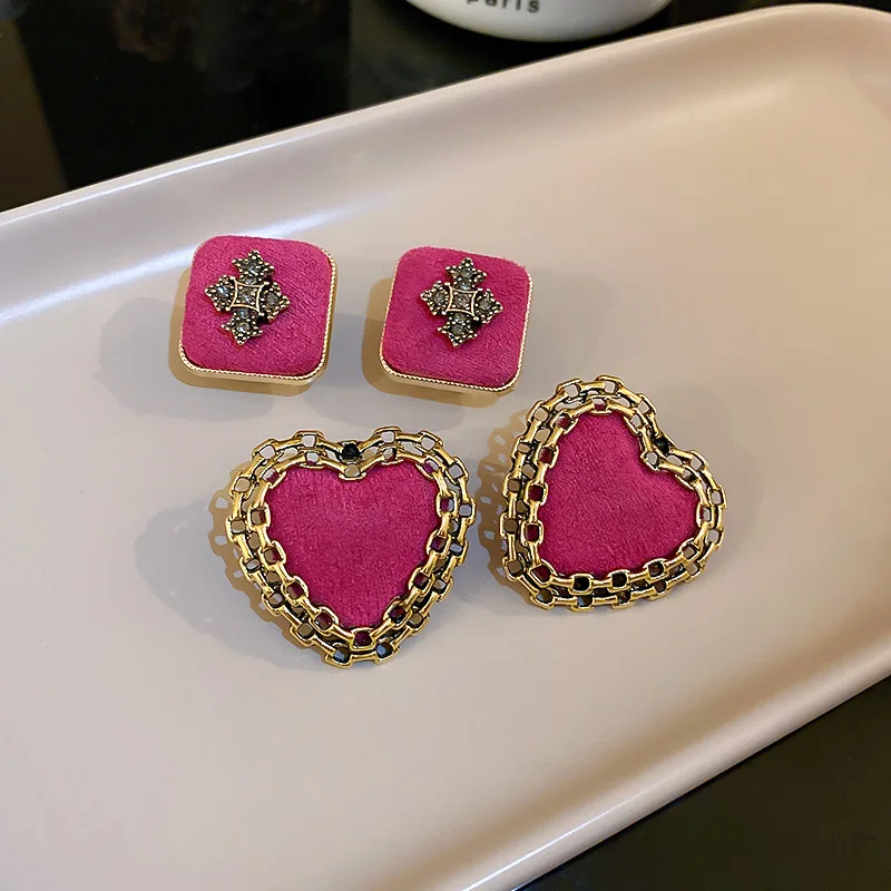 Sweet Romantic Rose Pink Cloth Stud Earrings Fashion Design Cross Earrings for Women Party Jewelry Accessories Simple Earrings
Sweet Romantic Rose Pink Cloth Stud Earrings Fashion Design Cross Earrings for Women Party Jewelry Accessories Simple Earrings