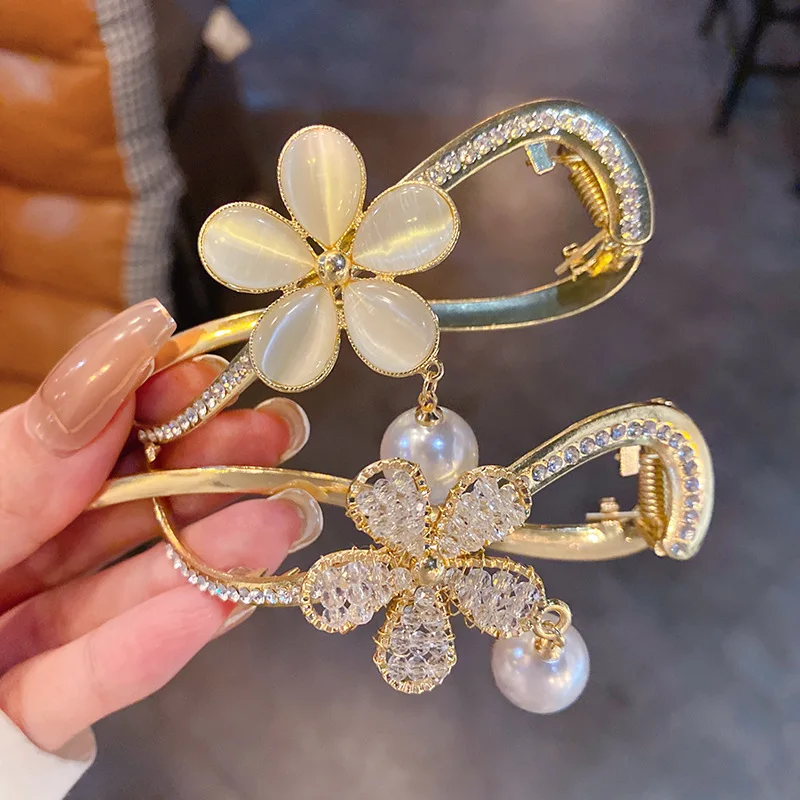Stylish Pearl Diamond Crystal Flower Hairpin Korean Version East Gate Retro 8-pin Mesh Red Versatile Fashion Hair Accessories
Stylish Pearl Diamond Crystal Flower Hairpin Korean Version East Gate Retro 8-pin Mesh Red Versatile Fashion Hair Accessories
