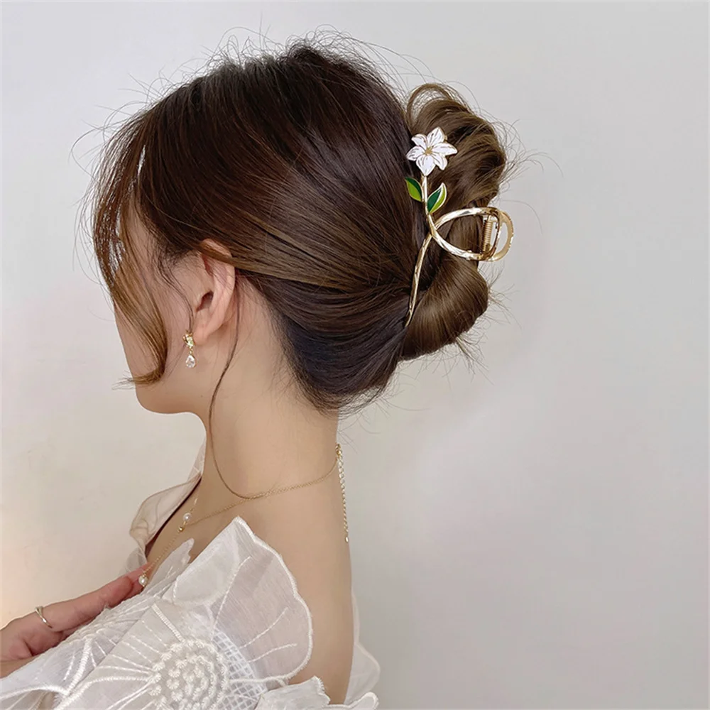 Fashion Large Sizes Hair Claws Golden Metal Hair Jaw Clips Elegant Lily Flower Women Headwear Summer Female Girl Hairpin Crab
Fashion Large Sizes Hair Claws Golden Metal Hair Jaw Clips Elegant Lily Flower Women Headwear Summer Female Girl Hairpin Crab