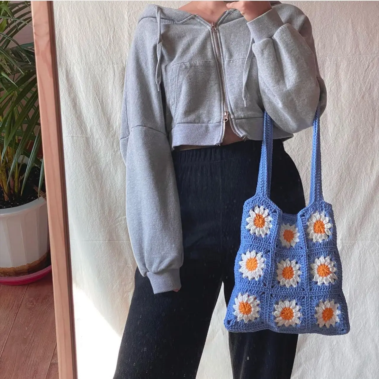 Online celebrity Joker Small Fragrance Weaving Daisy Flowers ins Square Personality Girl One Shoulder Handbag
Online celebrity Joker Small Fragrance Weaving Daisy Flowers ins Square Personality Girl One Shoulder Handbag