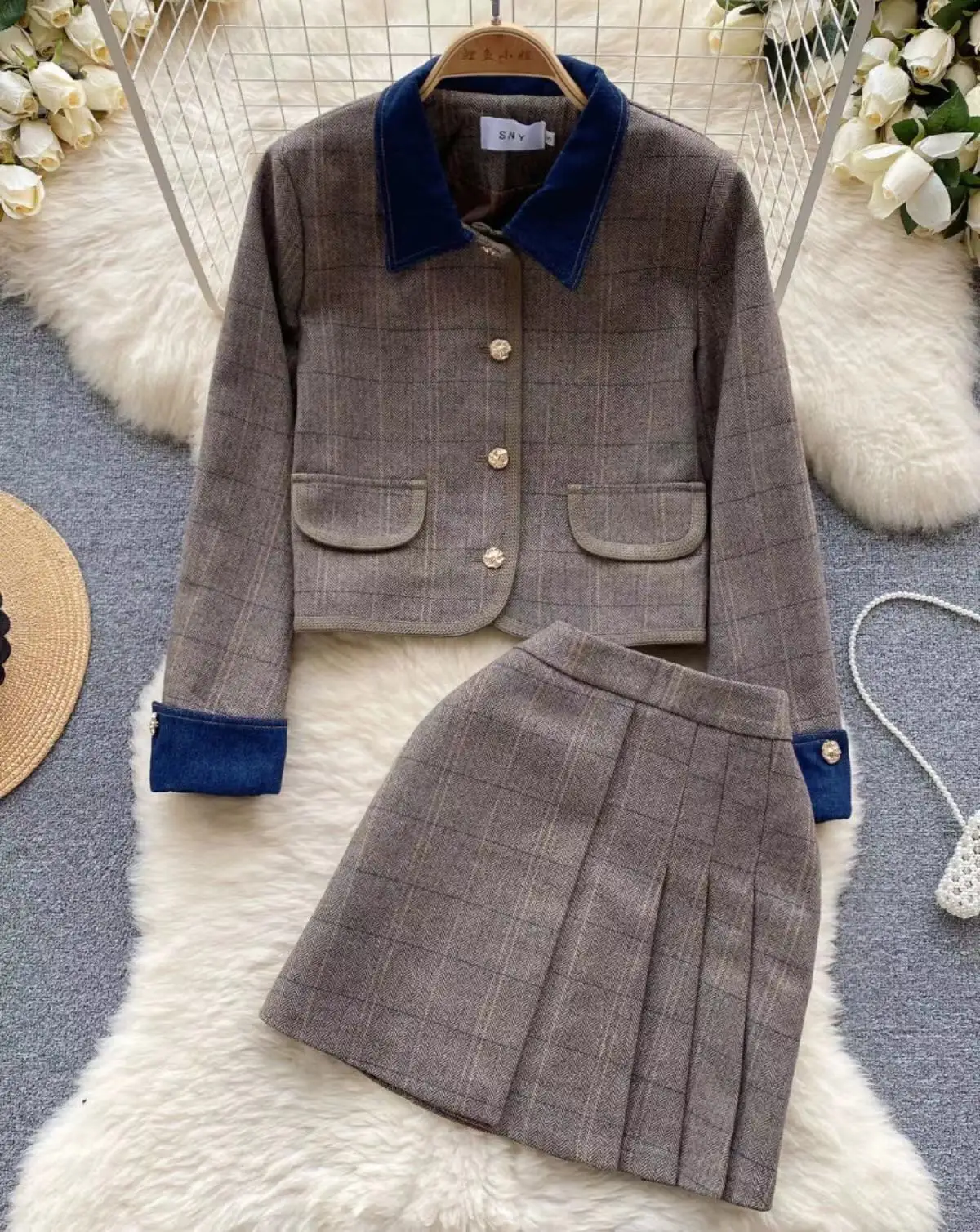 Light Luxury Retro British Style Set High-end Polo Collar Jacket Coat + High Waisted Slim Pleated Skirt Two-piece Set
Light Luxury Retro British Style Set High-end Polo Collar Jacket Coat + High Waisted Slim Pleated Skirt Two-piece Set