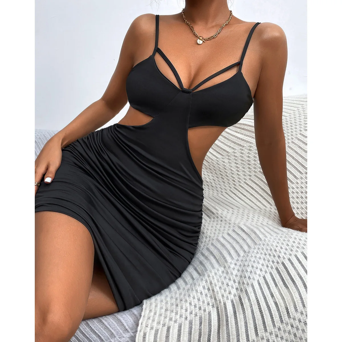 Waistless Women's Short Skirt European and American Summer Sexy V-neck Suspender Skirt Pleated Dress Nightclub Mini Skirt
Waistless Women's Short Skirt European and American Summer Sexy V-neck Suspender Skirt Pleated Dress Nightclub Mini Skirt