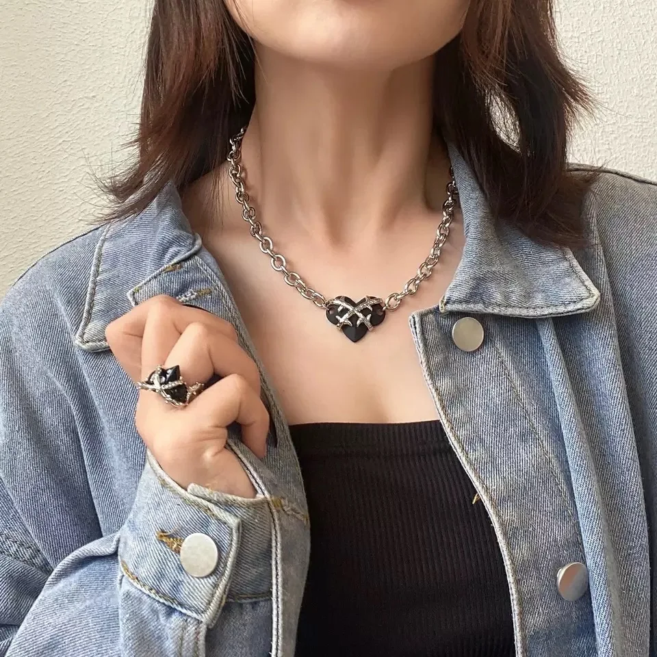 Creative Punk Gothic Thorns Love Heart Stainless Steel Chains Necklace for Women Party Jewelry Gifts Hallowen WholeSale Choker 
Creative Punk Gothic Thorns Love Heart Stainless Steel Chains Necklace for Women Party Jewelry Gifts Hallowen WholeSale Choker