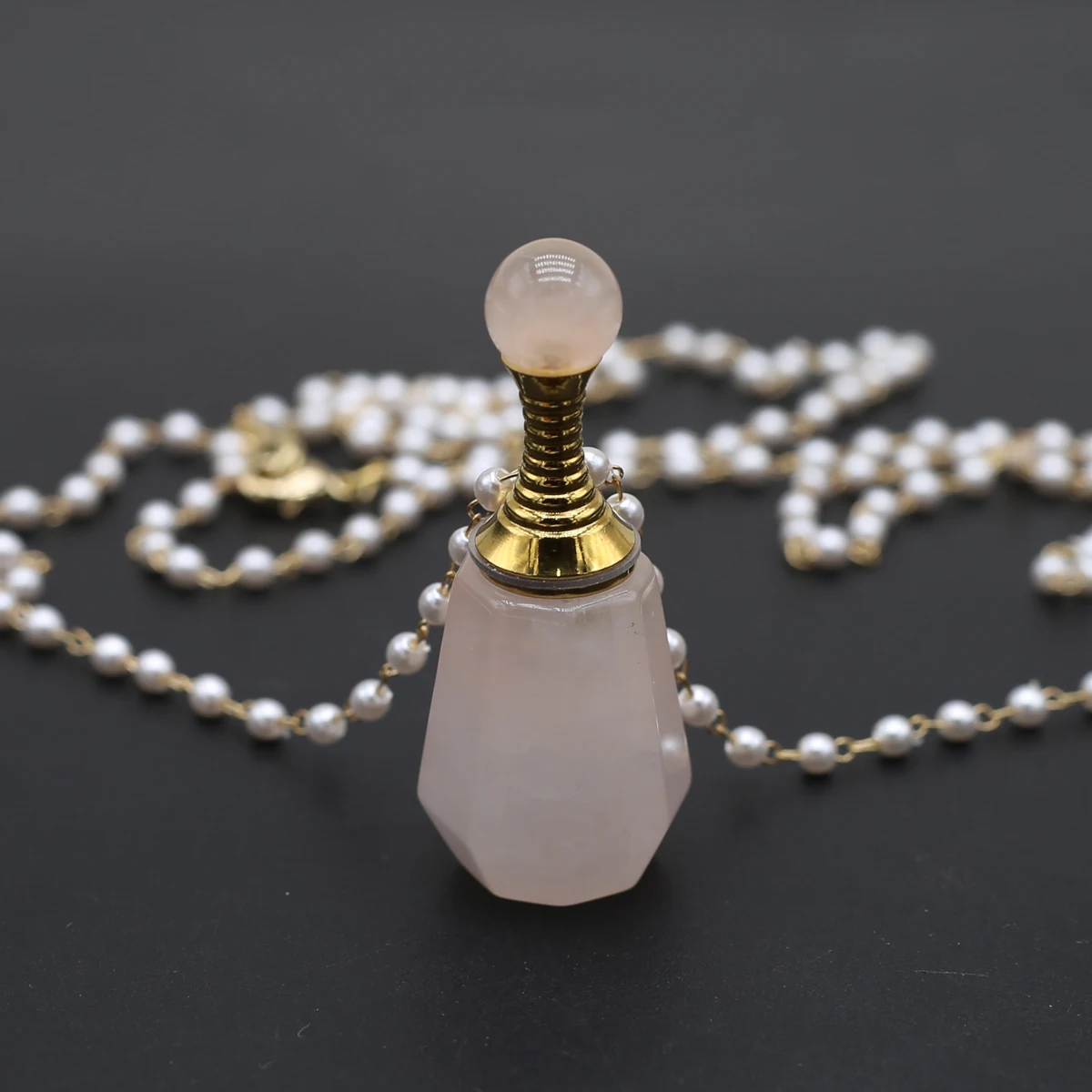 

Natural Stone Perfume Bottle Pendant Necklace Natural Rose Quartzs Pendant Necklace Women Essential Oil Diffuser Pearl Chain