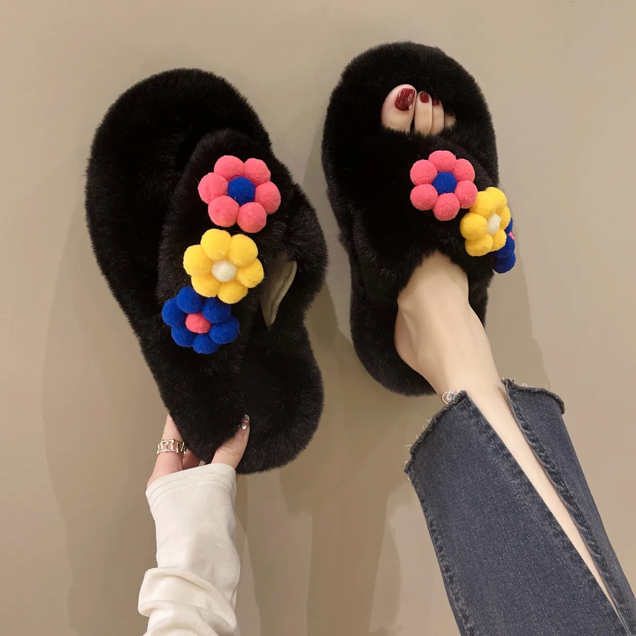 Shoes Woman 2022 Low Female Slippers Winter Footwear Flower Fur Flip Flops Flock Luxury Slides New Flat Plush Designer Rome Basi
Shoes Woman 2022 Low Female Slippers Winter Footwear Flower Fur Flip Flops Flock Luxury Slides New Flat Plush Designer Rome Basi