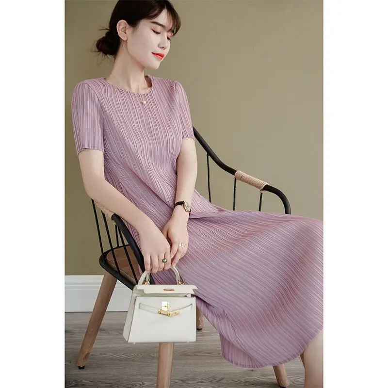 Dress temperament goddess fan round neck short-sleeved thin simple straight skirt pleated dress female 2022 summer new dress
Dress temperament goddess fan round neck short-sleeved thin simple straight skirt pleated dress female 2022 summer new dress