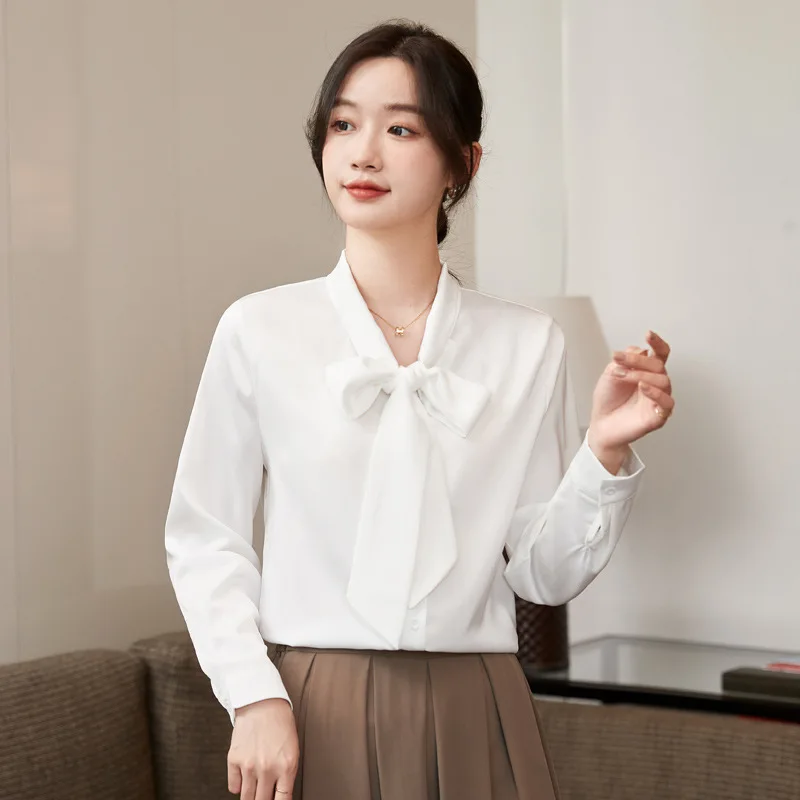 Блузка Женская атласная с длинным рукавом, топ свободного покроя, шелковая офисная рубашка, белый осенний сезон 
Блузка Женская атласная с длинным рукавом, топ свободного покроя, шелковая офисная рубашка, белый осенний сезон