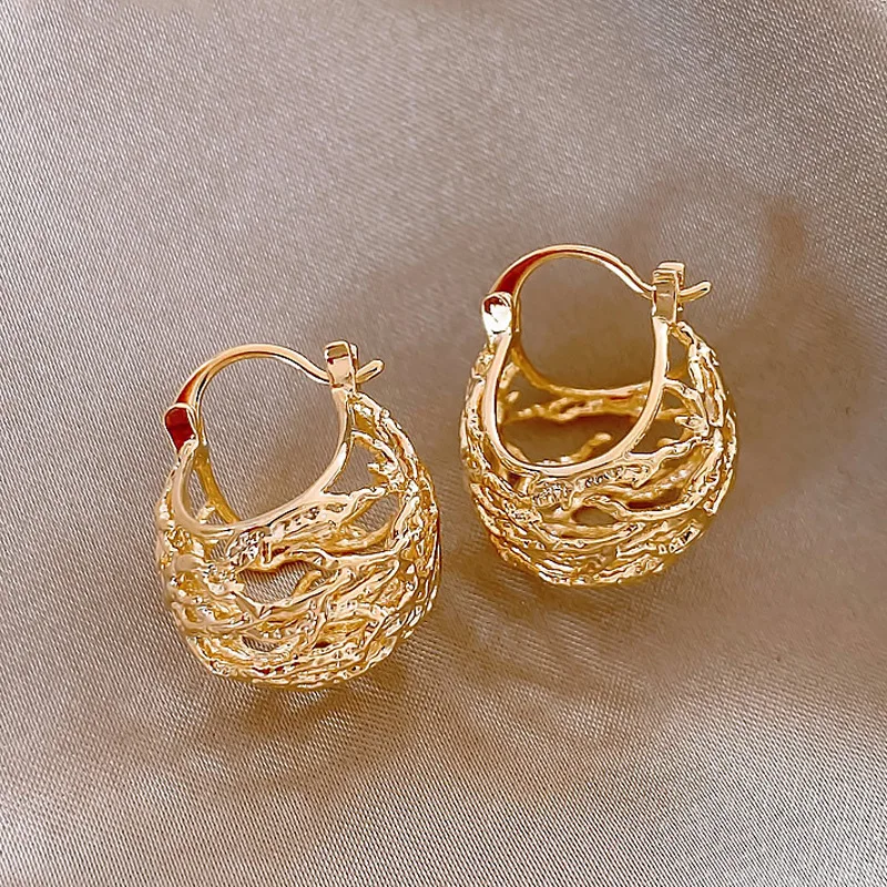 Korea Geometric Hollow for Women Girls Gold Color Metal Unusual Hoop Dangle Earrings Elegant Jewelry Accessories 2022 New
Korea Geometric Hollow for Women Girls Gold Color Metal Unusual Hoop Dangle Earrings Elegant Jewelry Accessories 2022 New