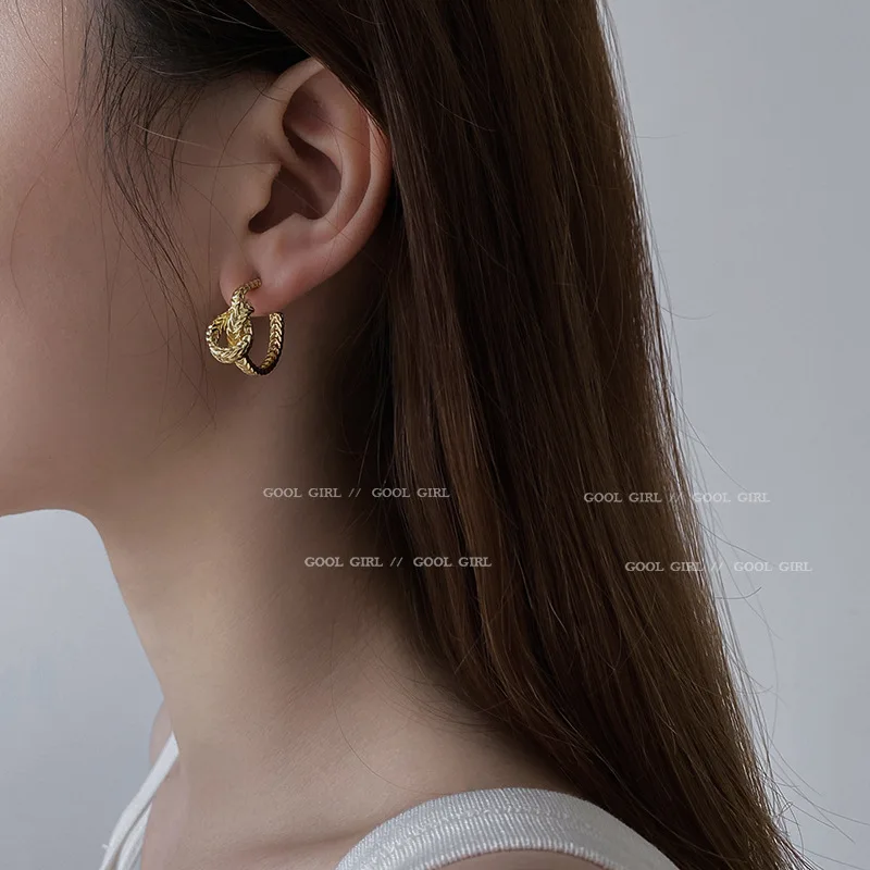 Gold 925 Silver Needle C Type Knot Earrings Korean Fashion Simple Temperament Vintage Woman Jewelry Modern Unique Accessories
Gold 925 Silver Needle C Type Knot Earrings Korean Fashion Simple Temperament Vintage Woman Jewelry Modern Unique Accessories