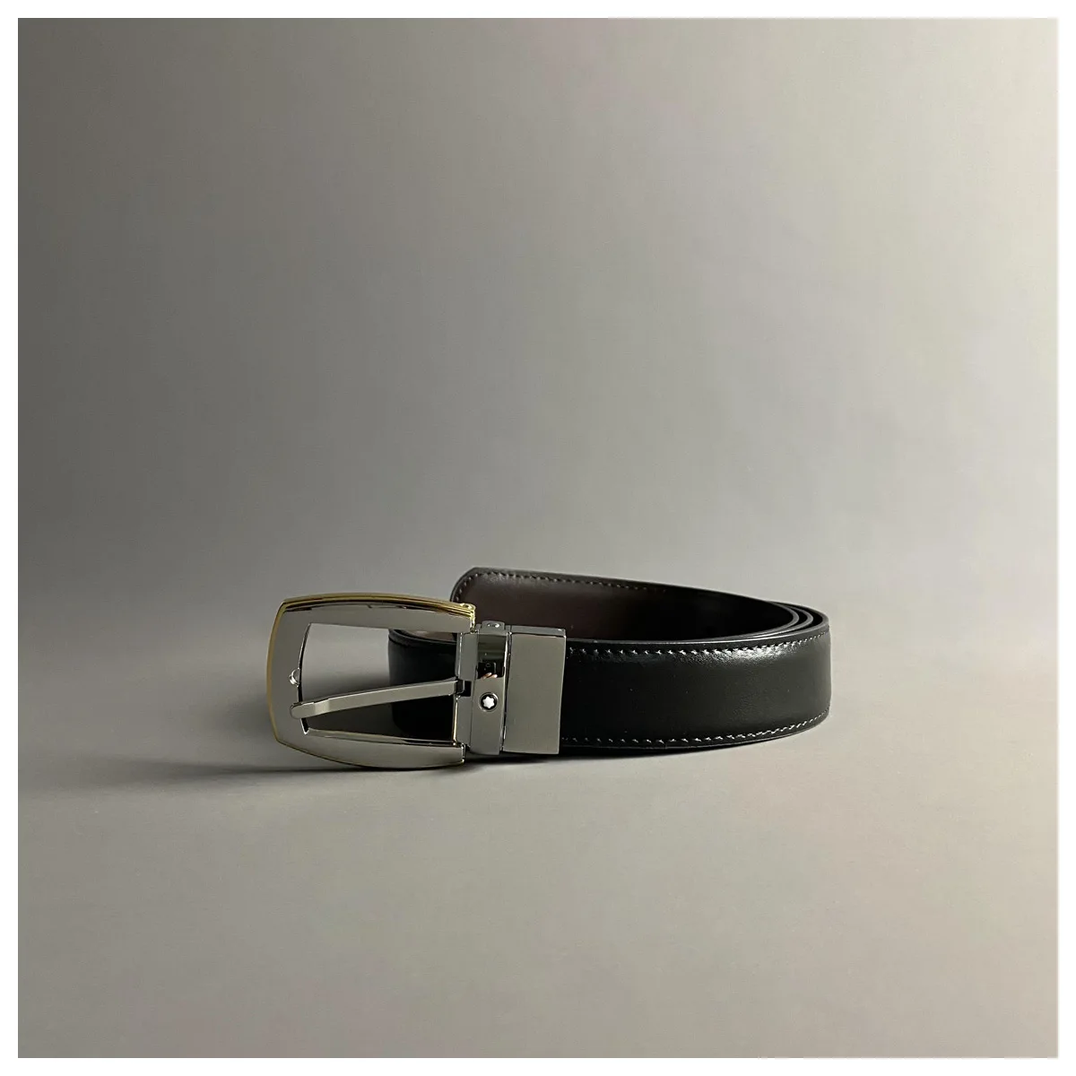 Six-pointed star men's business formal leather belt leather two-sided trousers belt
Six-pointed star men's business formal leather belt leather two-sided trousers belt