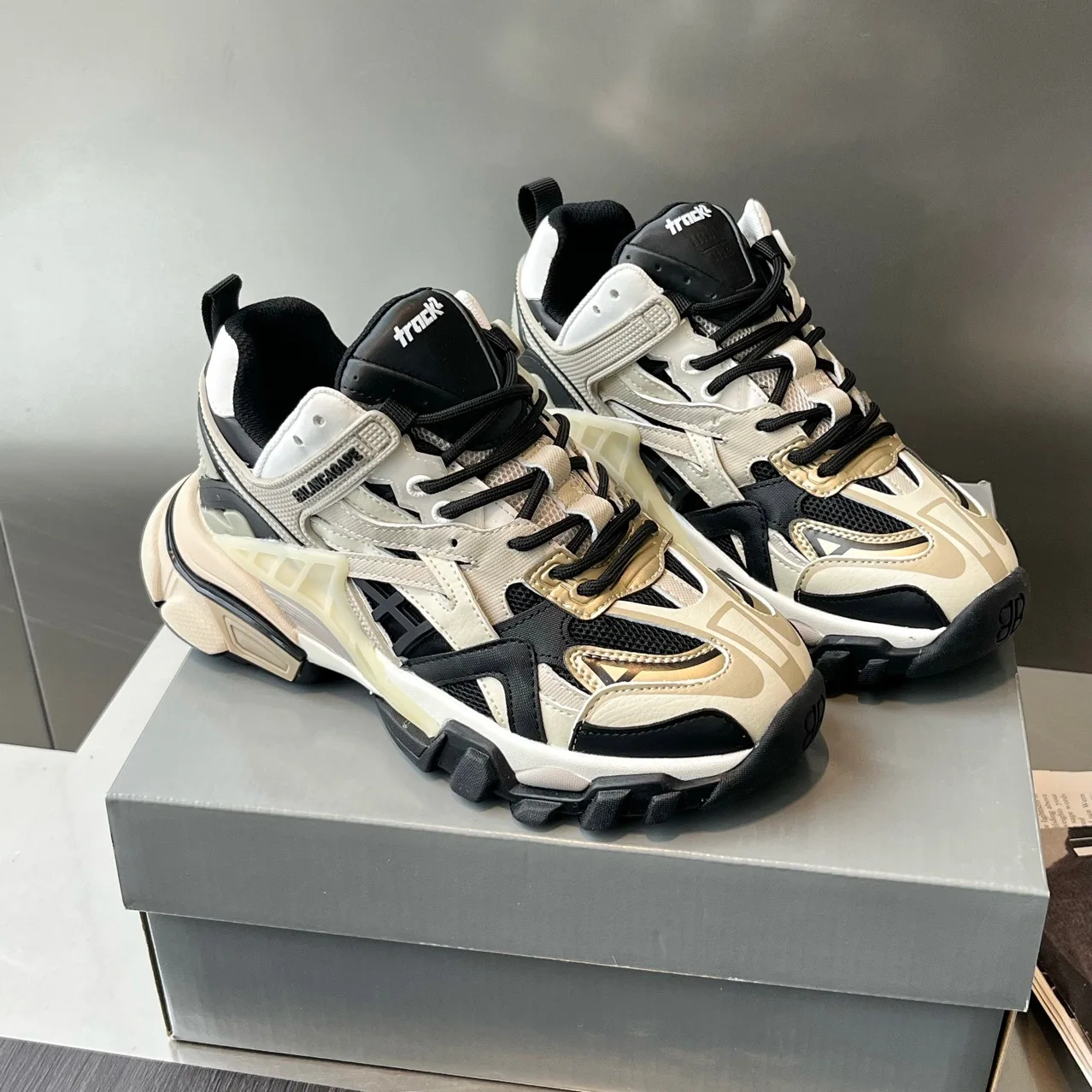 Designer's New Matching Color Daddy Shoes Platform Shoes Breathable High Street T Lace-up Sports Casual Women's Shoes
Designer's New Matching Color Daddy Shoes Platform Shoes Breathable High Street T Lace-up Sports Casual Women's Shoes