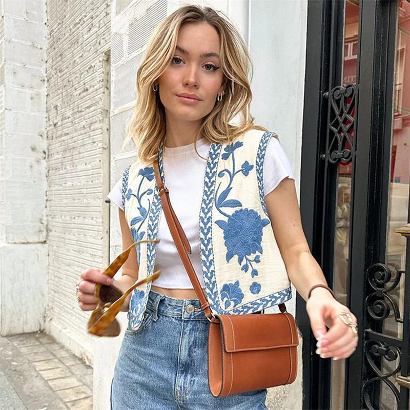 2023 Summer V Neck Cardigan Sub Loose Vest Jacket Clothing Casual Vacation Cropped Top Retro Flower Embroidery Vest Women
2023 Summer V Neck Cardigan Sub Loose Vest Jacket Clothing Casual Vacation Cropped Top Retro Flower Embroidery Vest Women