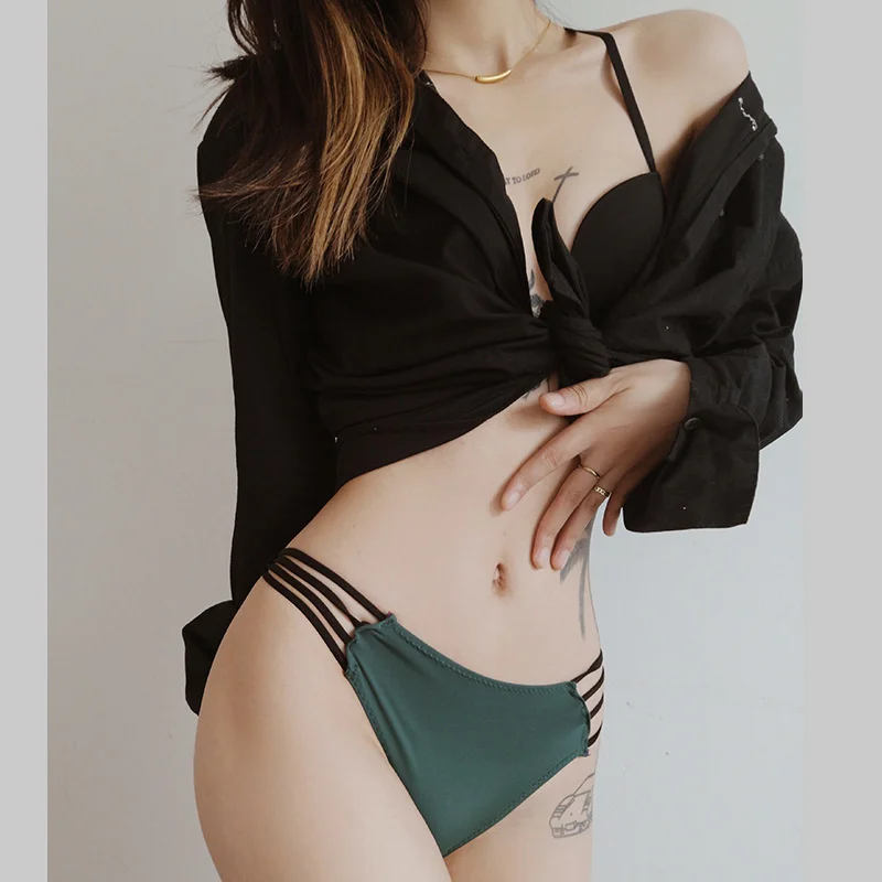 Стринги женские атласные бесшовные с заниженной талией и промежностью
Стринги женские атласные бесшовные с заниженной талией и промежностью