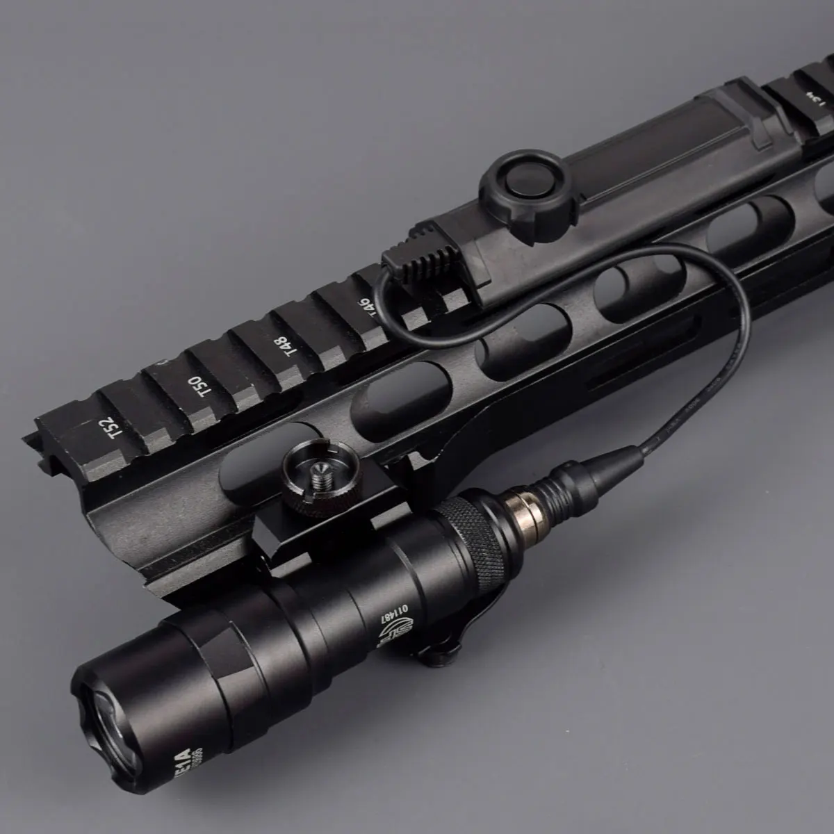 Tactical Airsoft SF M300 M300B Weapon Scout Light With Remote Dual Switch Constant Momentary Control Hunting Flashlight
Tactical Airsoft SF M300 M300B Weapon Scout Light With Remote Dual Switch Constant Momentary Control Hunting Flashlight