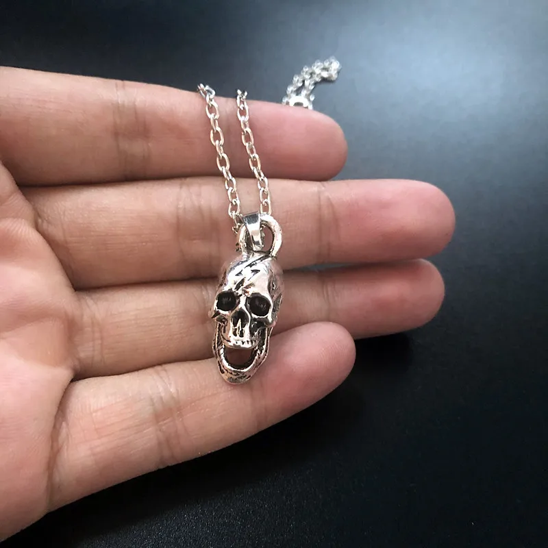 Gothic New Skull Silver Pendant Necklace Retro Hip Hop Punk Jewelry Retro Fashion Couple Birthday Gift
Gothic New Skull Silver Pendant Necklace Retro Hip Hop Punk Jewelry Retro Fashion Couple Birthday Gift