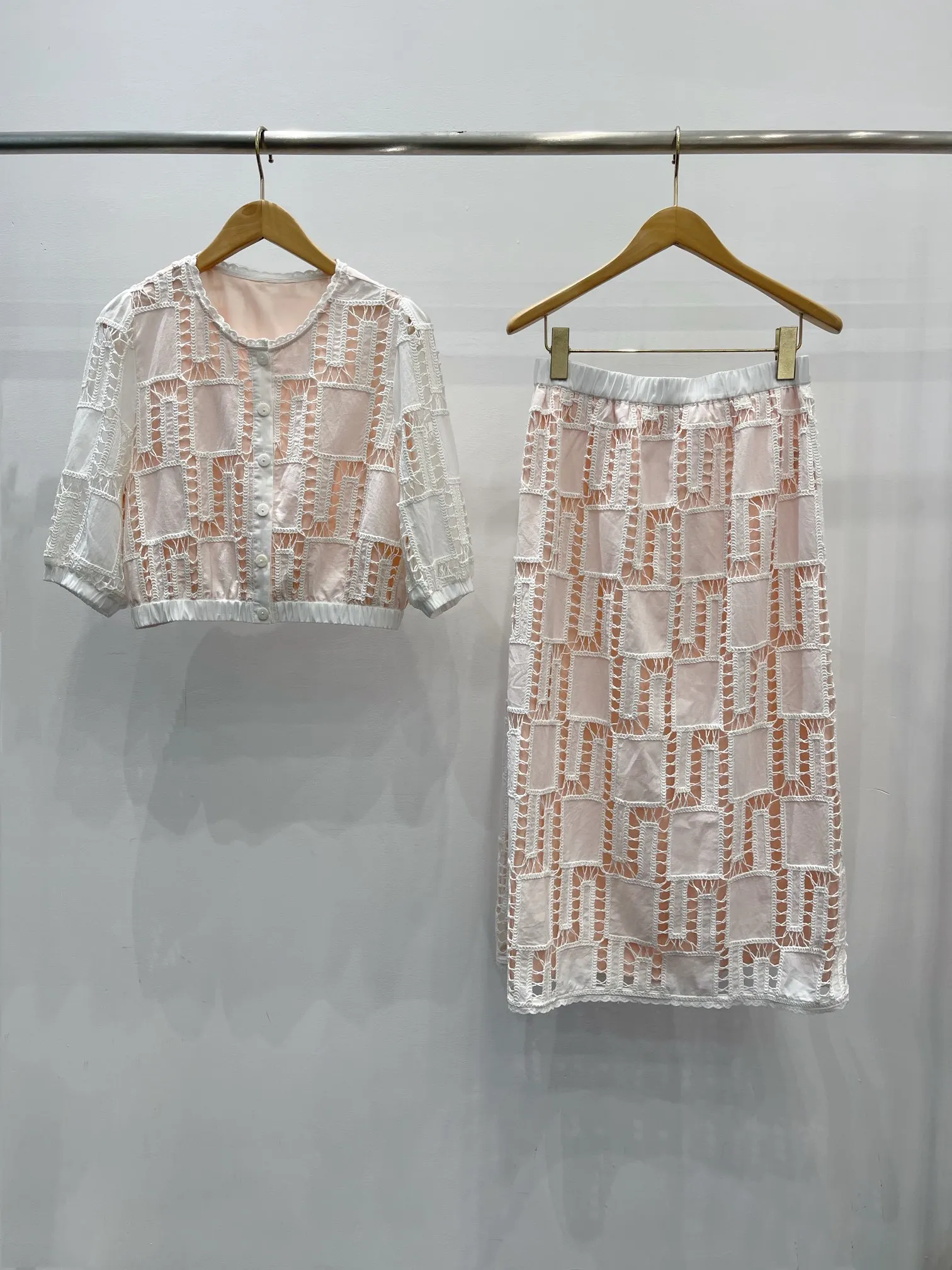 Spring and summer new Fairy dress sweet hollowed out suit fabric soft and delicate,
Spring and summer new Fairy dress sweet hollowed out suit fabric soft and delicate,