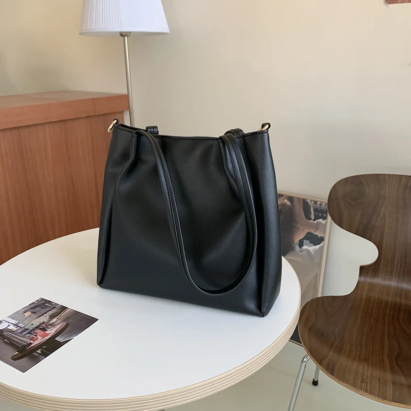 2022 New Female Retro PU Leather Shoulder Bag Women Trending Solid Color Crossbody Bag Solid Color Female Underarm Tote Bag
2022 New Female Retro PU Leather Shoulder Bag Women Trending Solid Color Crossbody Bag Solid Color Female Underarm Tote Bag