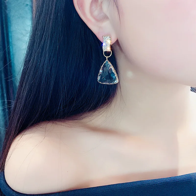 Women Drop Earrings European Popular Geometric Crystal Earrings Triangle Super Flash Diamond Inlaid Clear Earring Jewelry Gifts
Women Drop Earrings European Popular Geometric Crystal Earrings Triangle Super Flash Diamond Inlaid Clear Earring Jewelry Gifts