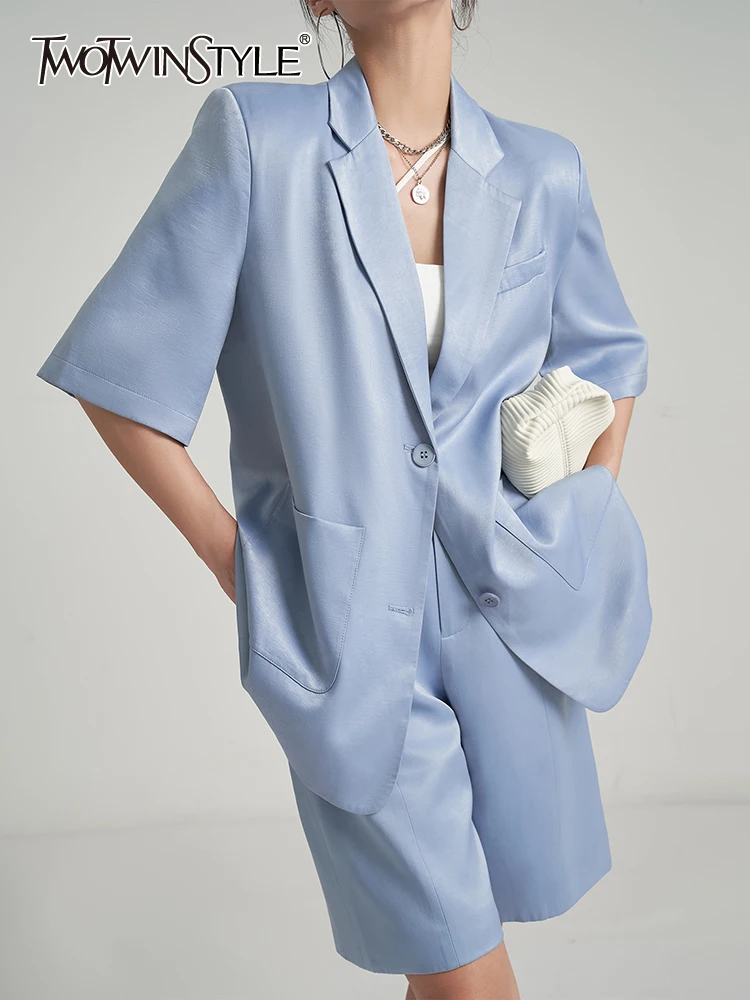 Женский комплект из двух предметов TWOTWINSTYLE, однотонный топ с отложным воротником и короткими рукавами, с высокой талией и карманами, свободный комплект, новинка 2023
Женский комплект из двух предметов TWOTWINSTYLE, однотонный топ с отложным воротником и короткими рукавами, с высокой талией и карманами, свободный комплект, новинка 2023