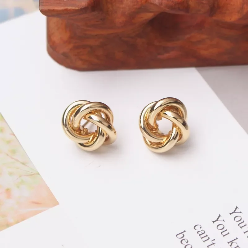 Small Metal Knot Twist Stud Earrings Women Geometric Statement Earrings Maxi Punk Party Vintage Christmas Day Gifts Bijoux
Small Metal Knot Twist Stud Earrings Women Geometric Statement Earrings Maxi Punk Party Vintage Christmas Day Gifts Bijoux
