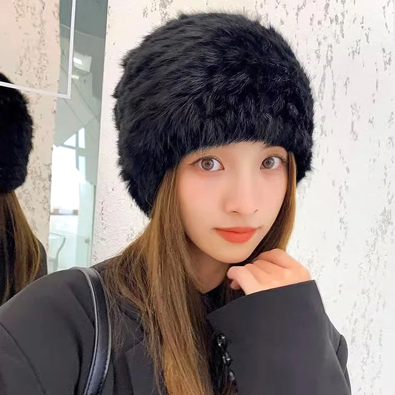 Женская зимняя шапка из искусственного кроличьего меха 
Женская зимняя шапка из искусственного кроличьего меха
