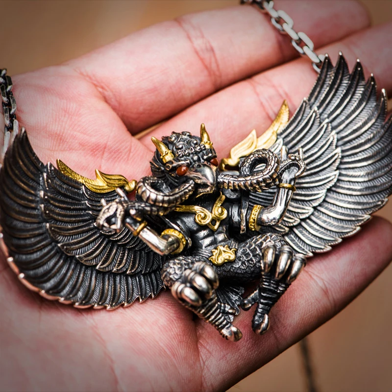 NY Grand Exhibition Hongtu Golden Winged Roc Bird Pendant Dominant Necklace Handmade Male Inlaid Pendant Wen Qi Jewelry Pendants
NY Grand Exhibition Hongtu Golden Winged Roc Bird Pendant Dominant Necklace Handmade Male Inlaid Pendant Wen Qi Jewelry Pendants