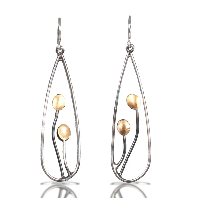 New Two-color Women's Earrings, Niche Design Elements, Exquisite Earrings, Simple and Beautiful, Flower Bones, Long Earrings
New Two-color Women's Earrings, Niche Design Elements, Exquisite Earrings, Simple and Beautiful, Flower Bones, Long Earrings