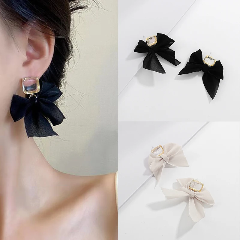 New Sweet Black White Bowknot Women Earrings Sweet Fabric Lace Bow Fashion Drop Earrings Female Luxury Ear Stud Jewelry Gift
New Sweet Black White Bowknot Women Earrings Sweet Fabric Lace Bow Fashion Drop Earrings Female Luxury Ear Stud Jewelry Gift