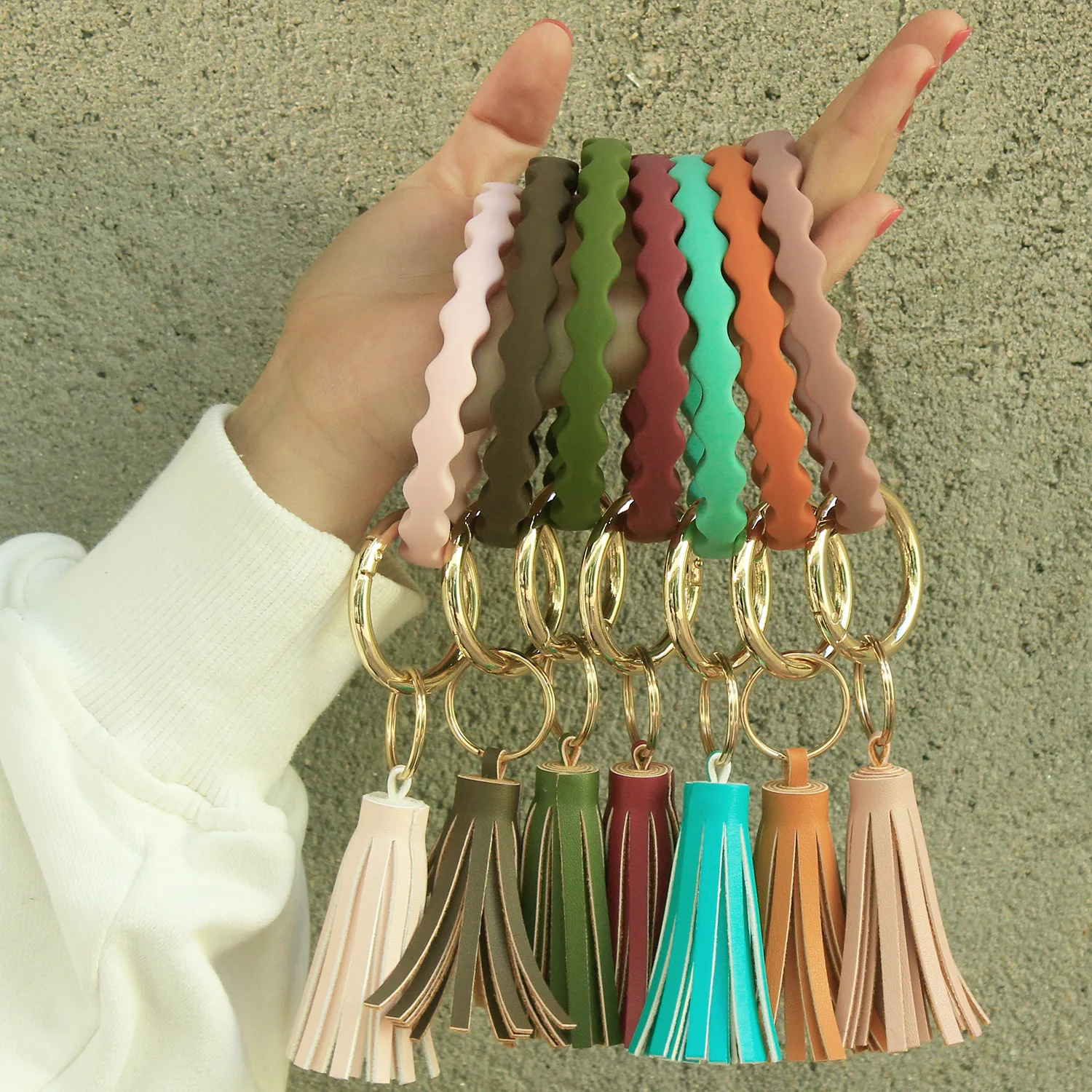 Trendy Round Bracelet Keychain Silica Gel Durable Simple Circle Wristlet Keychain For Women Men Silicone Fashion Car Keychain
Trendy Round Bracelet Keychain Silica Gel Durable Simple Circle Wristlet Keychain For Women Men Silicone Fashion Car Keychain