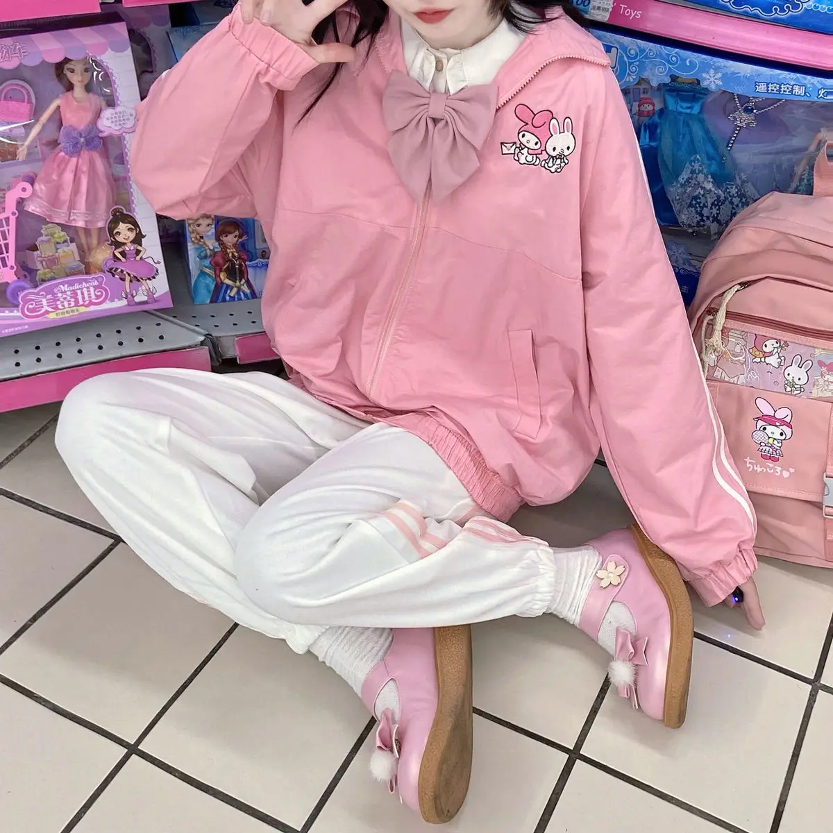Модное оригинальное пальто Hello Kitty, японская Милая Студенческая Повседневная куртка с длинным рукавом, уличная спортивная куртка для девоче...
Модное оригинальное пальто Hello Kitty, японская Милая Студенческая Повседневная куртка с длинным рукавом, уличная спортивная куртка для девоче...