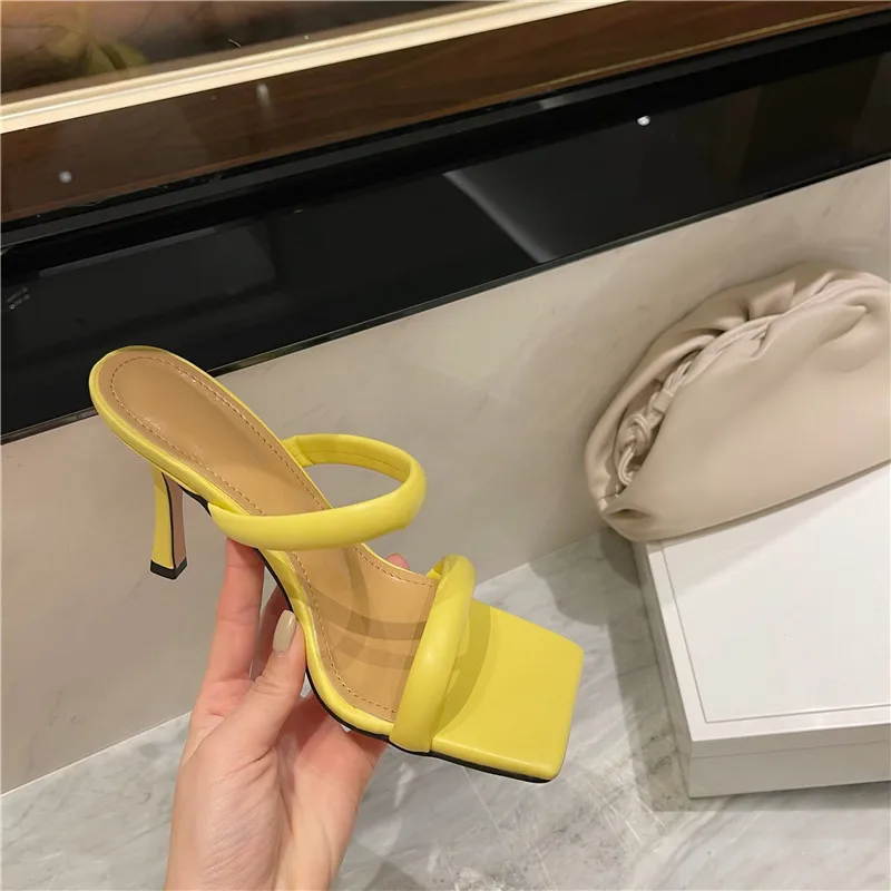 Low Square Toe Big Size Rubber Flip Flops Shoes Woman 2022 Female Slippers Luxury Slides Heeled Mules Hawaiian New Designer High
Low Square Toe Big Size Rubber Flip Flops Shoes Woman 2022 Female Slippers Luxury Slides Heeled Mules Hawaiian New Designer High