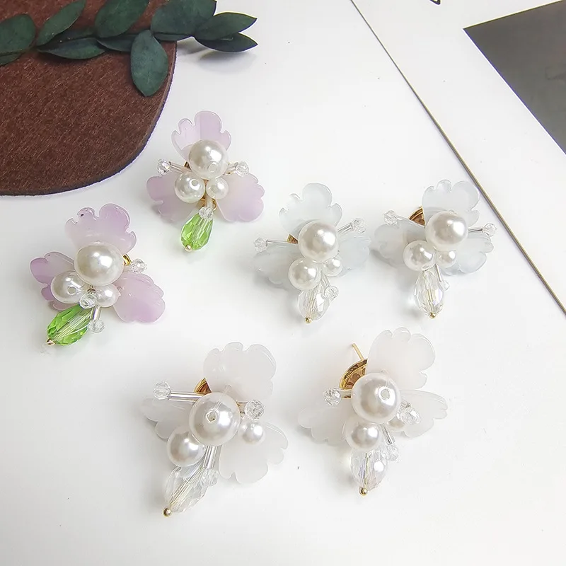 European and American Style Acrylic Flower Pearl Earrings Temperament Simple Literature and Art Fresh Design Earrings Earrings
European and American Style Acrylic Flower Pearl Earrings Temperament Simple Literature and Art Fresh Design Earrings Earrings