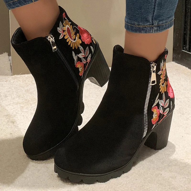Chunky Flower Chelsea Boots Women High Heels Shoes Designer Winter 2023 New Ankle Boots Pumps Suede Zipper Trend Mujer Botas
Chunky Flower Chelsea Boots Women High Heels Shoes Designer Winter 2023 New Ankle Boots Pumps Suede Zipper Trend Mujer Botas